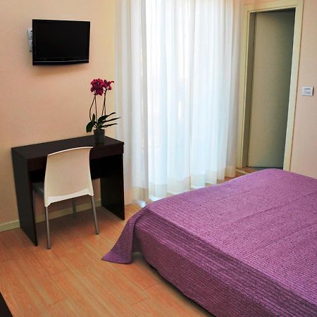 Hotel Lugano Riccione Esterno foto