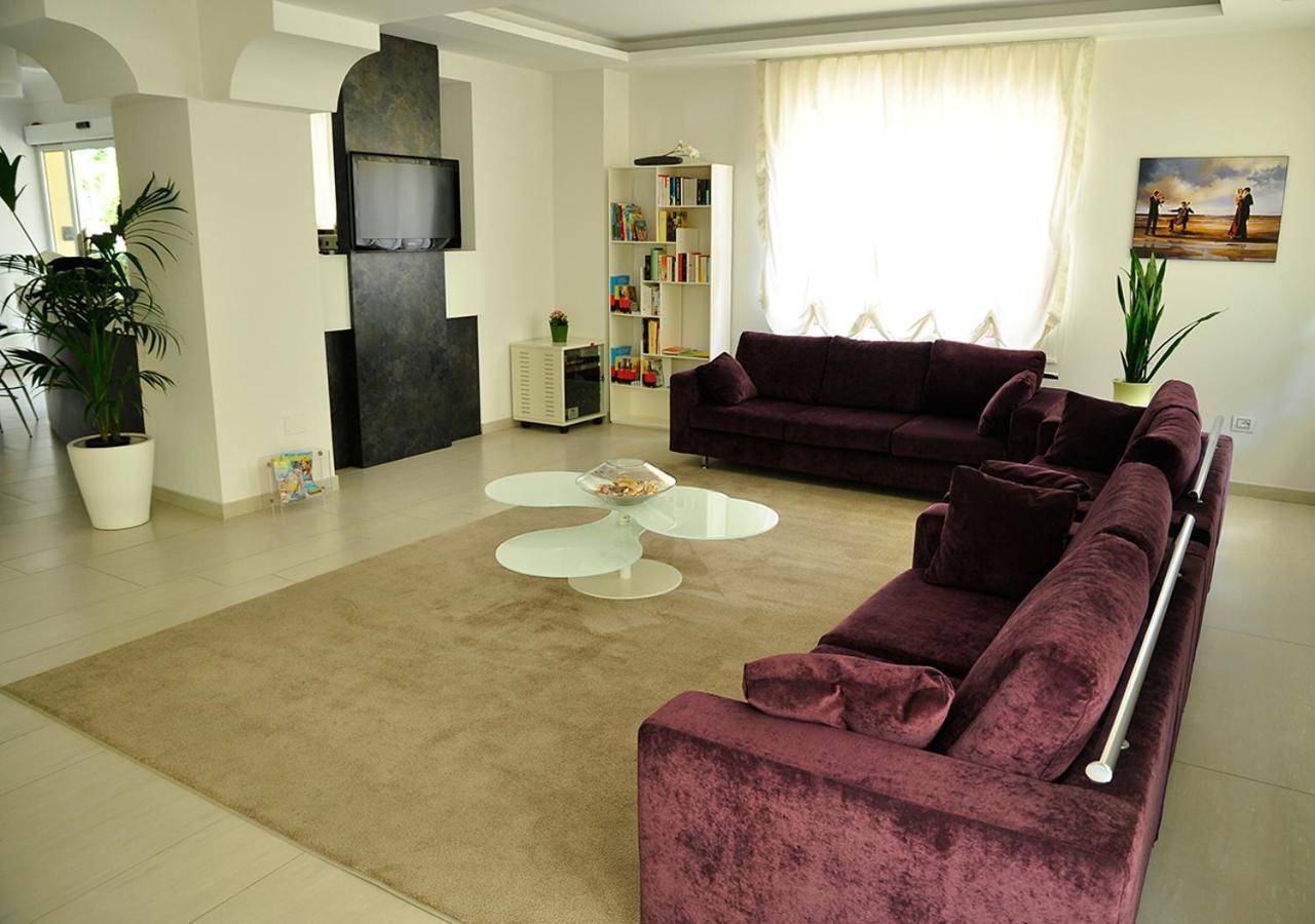 Hotel Lugano Riccione Esterno foto