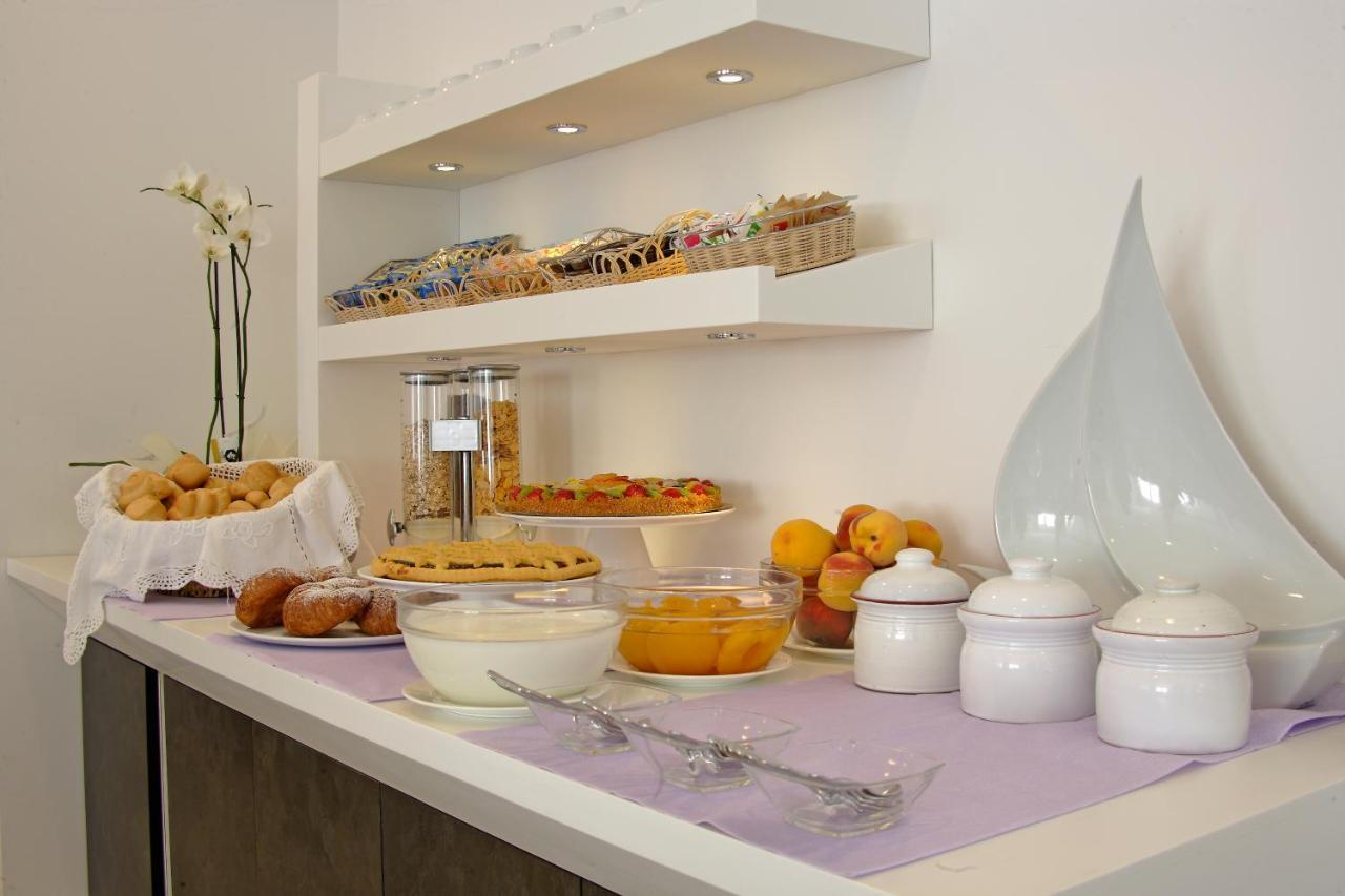 Hotel Lugano Riccione Esterno foto