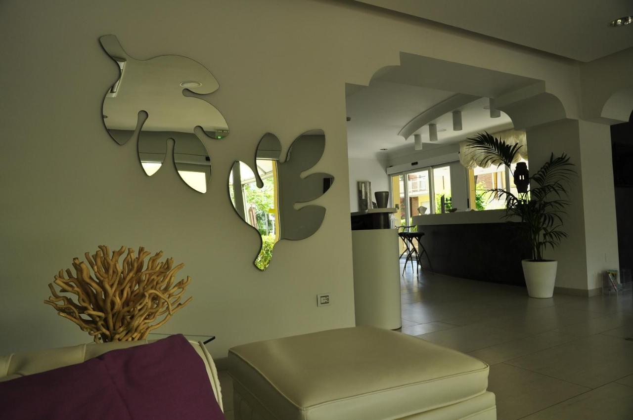Hotel Lugano Riccione Esterno foto