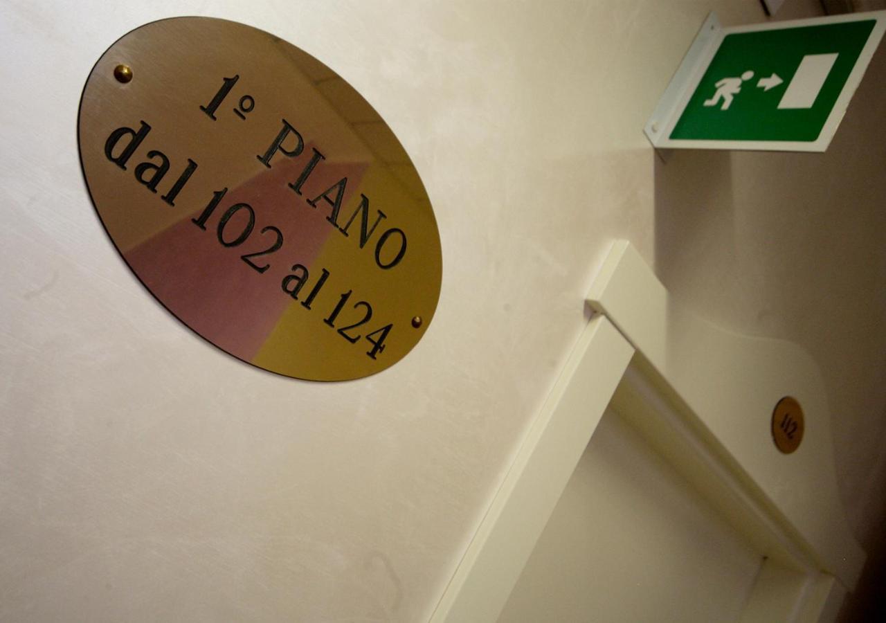 Hotel Lugano Riccione Esterno foto