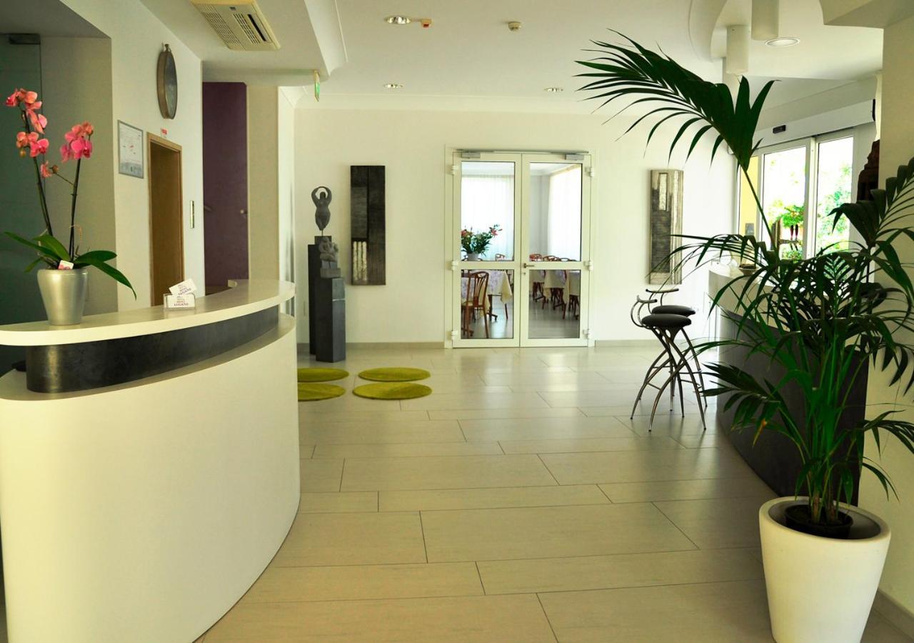 Hotel Lugano Riccione Esterno foto