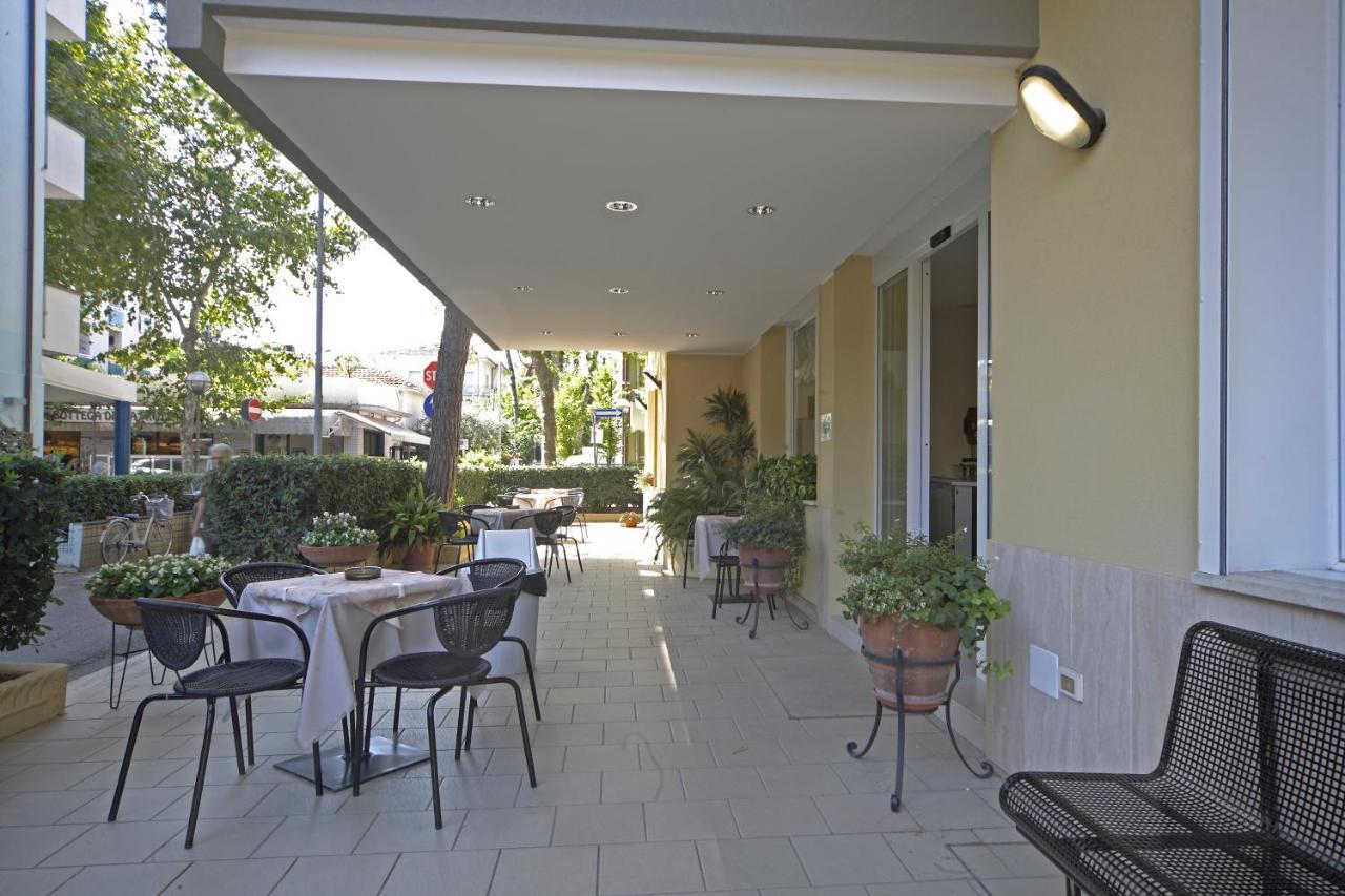 Hotel Lugano Riccione Esterno foto