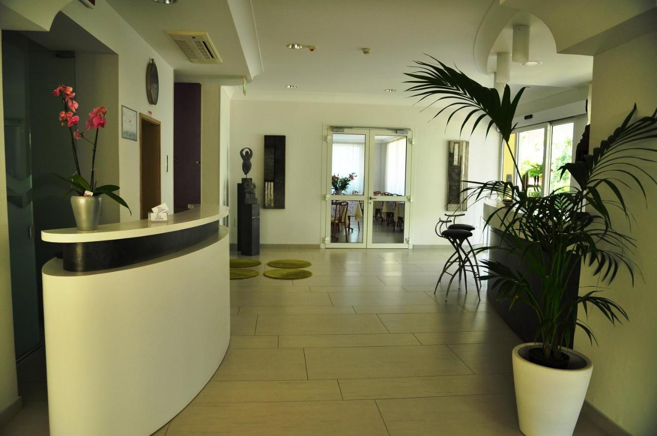Hotel Lugano Riccione Esterno foto