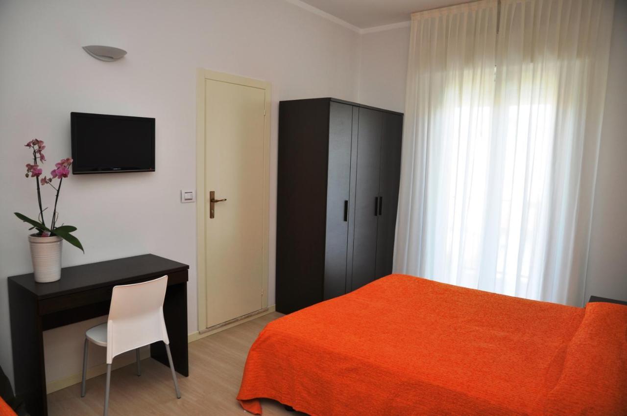 Hotel Lugano Riccione Esterno foto