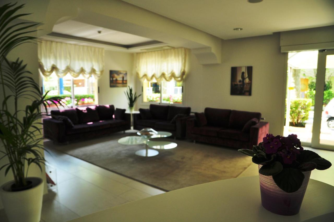 Hotel Lugano Riccione Esterno foto