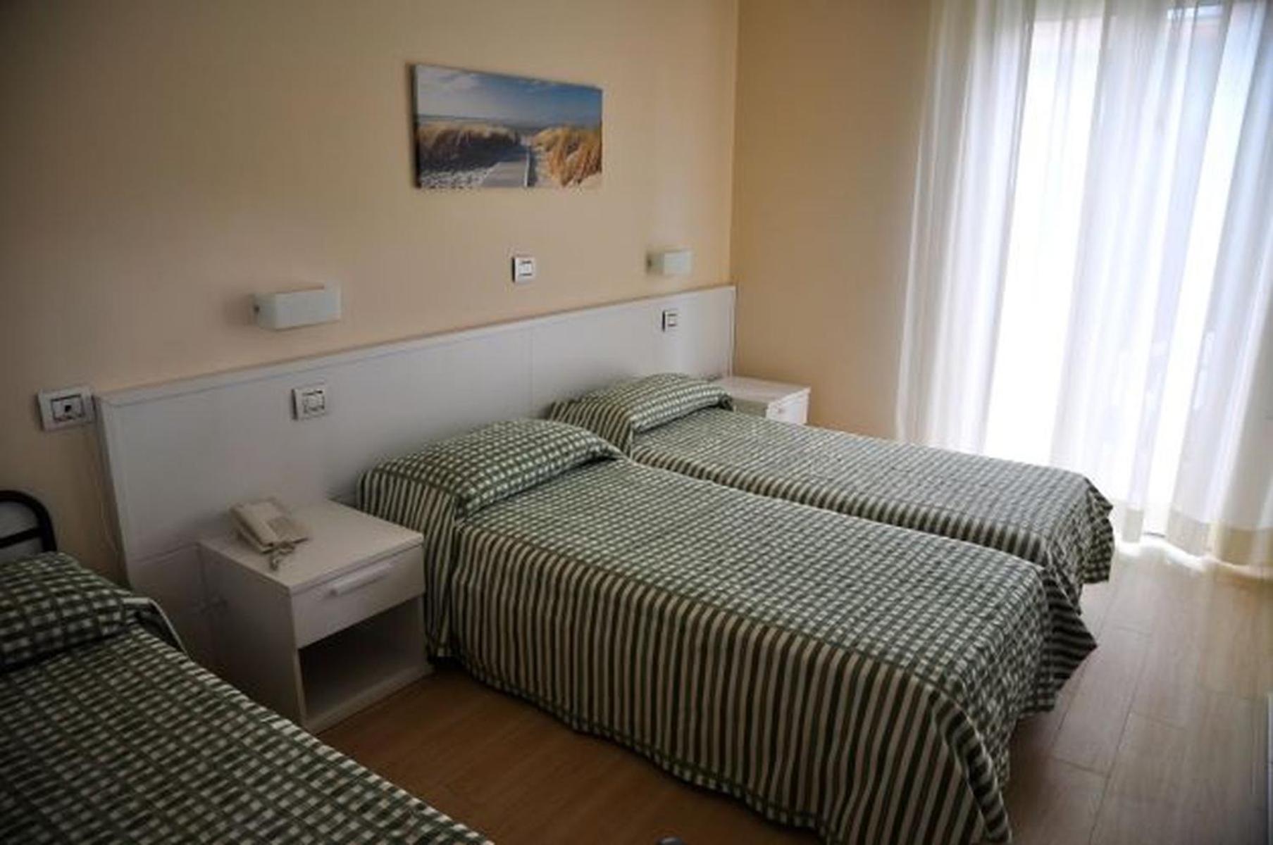 Hotel Lugano Riccione Camera foto